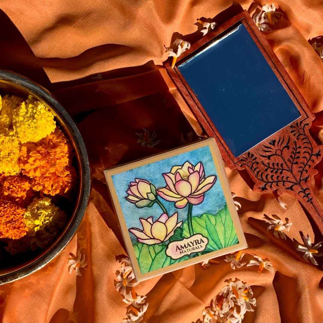 Amayra Naturals नलिनी : Lotus Pichwai Art Gift Box